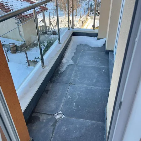 двустаен в младост 아파트